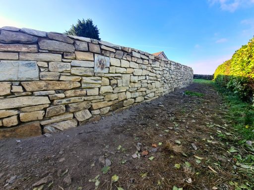 Back pointed Stone wall